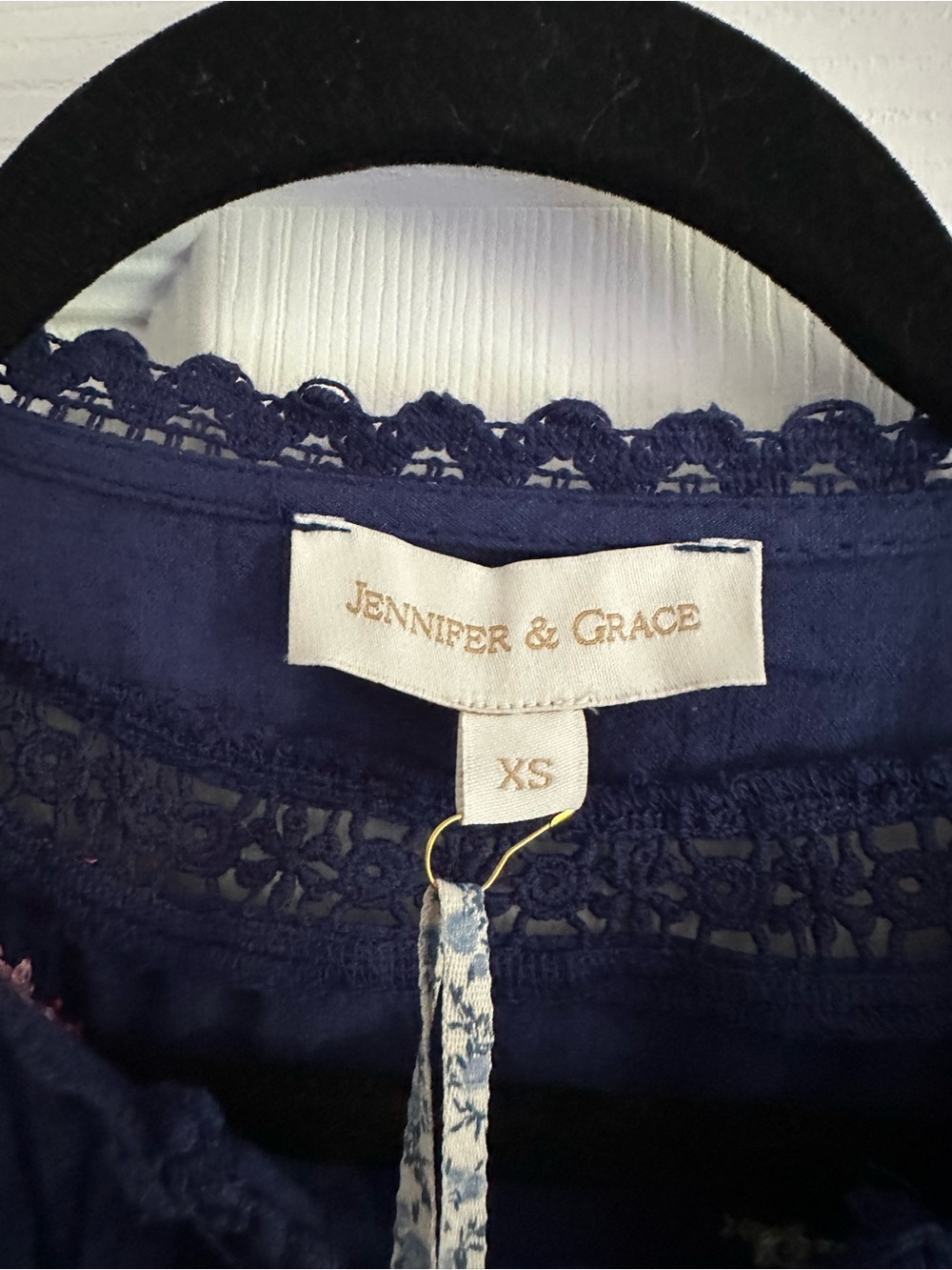 Size XS Jennifer & Grace Women’s Navy Embroidered Floral Tie-Front Blouse - Picture 9 of 11
